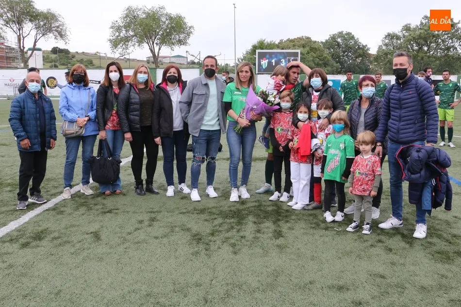 Foto 5 - Emotiva despedida de Jonathan Mart&iacute;n, eterno capit&aacute;n del CD Guijuelo