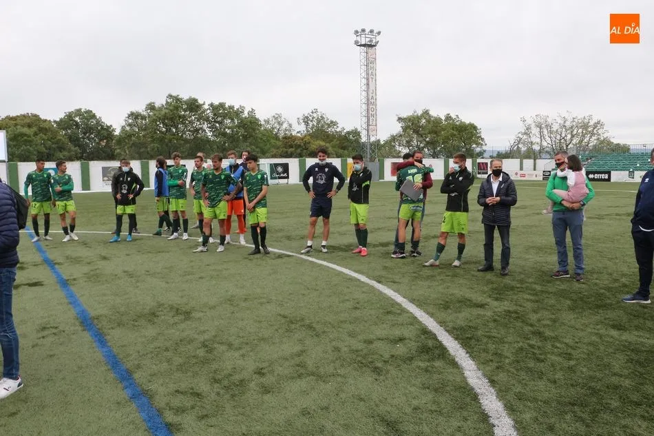 Foto 3 - Emotiva despedida de Jonathan Mart&iacute;n, eterno capit&aacute;n del CD Guijuelo