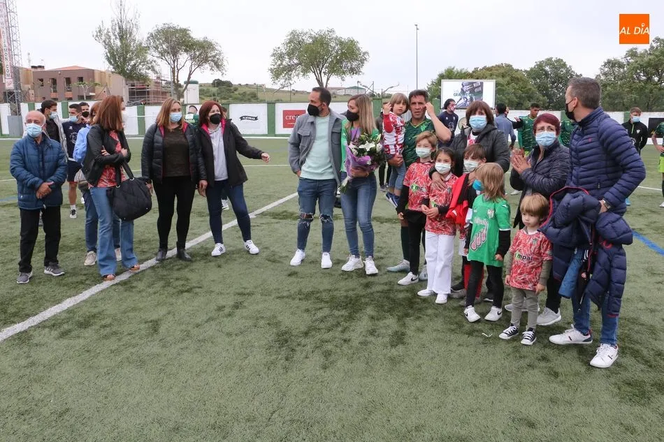 Foto 2 - Emotiva despedida de Jonathan Mart&iacute;n, eterno capit&aacute;n del CD Guijuelo