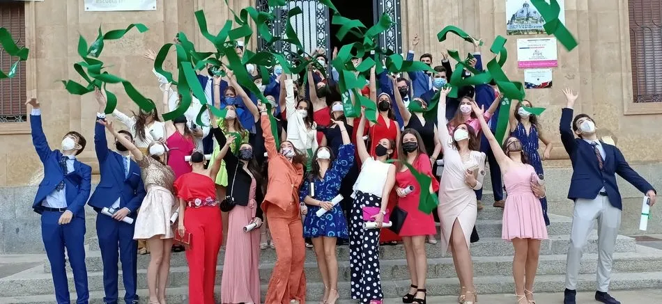 Foto 7 - Graduaci&oacute;n por todo lo alto para los alumnos de 2&ordm; de Bachilllerato del Colegio de Santa Teresa...