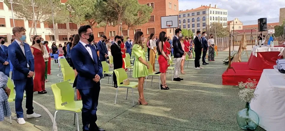 Foto 6 - Graduaci&oacute;n por todo lo alto para los alumnos de 2&ordm; de Bachilllerato del Colegio de Santa Teresa...