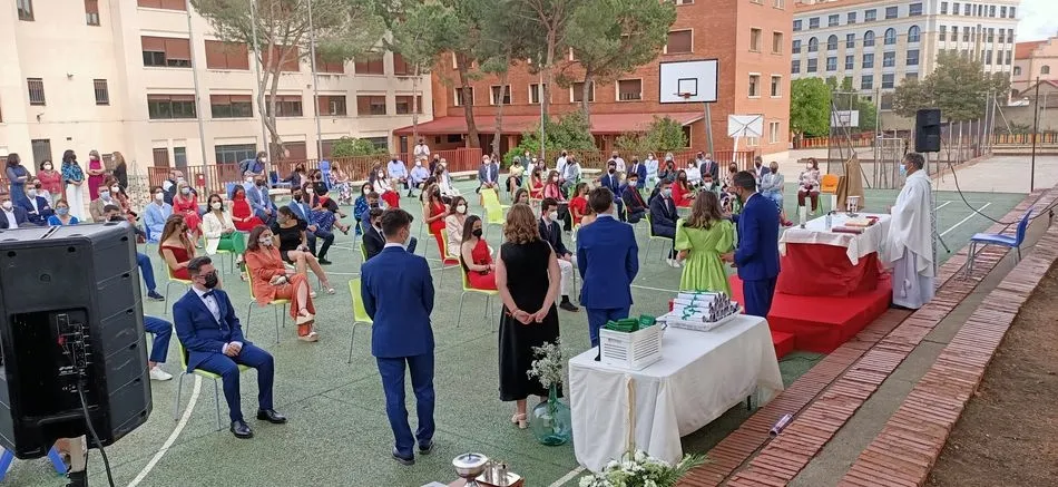 Foto 5 - Graduaci&oacute;n por todo lo alto para los alumnos de 2&ordm; de Bachilllerato del Colegio de Santa Teresa...