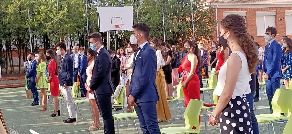 Foto 4 - Graduaci&oacute;n por todo lo alto para los alumnos de 2&ordm; de Bachilllerato del Colegio de Santa Teresa...