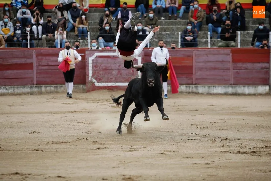 Foto 9 - Christi&aacute;n Pe&ntilde;as se impone en el concurso de cortes goyesco de Ledesma