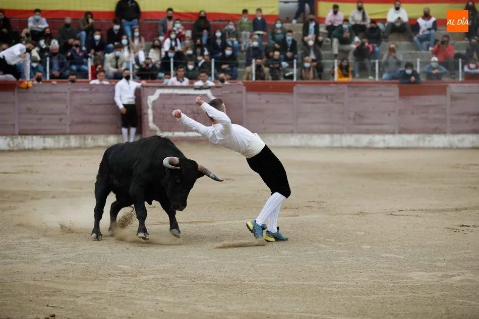 Foto 8 - Christi&aacute;n Pe&ntilde;as se impone en el concurso de cortes goyesco de Ledesma