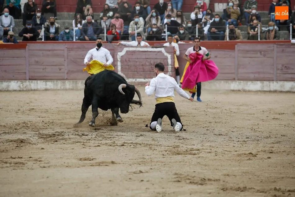 Foto 5 - Christi&aacute;n Pe&ntilde;as se impone en el concurso de cortes goyesco de Ledesma
