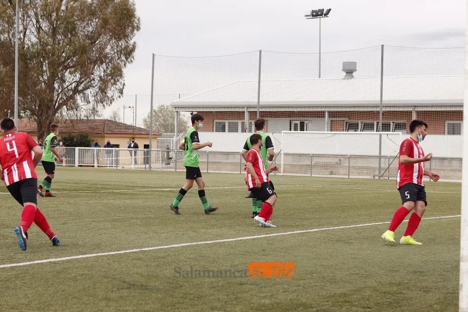 Foto 8 - Sexta jornada en la Provincial de Aficionados con una intensa pelea por el liderato