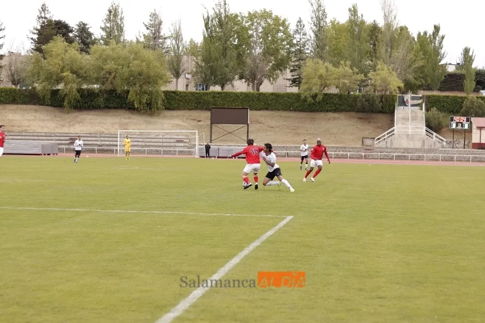 Foto 7 - Un gol entre Guare&ntilde;o y Nico L&oacute;pez en el a&ntilde;adido le da media salvaci&oacute;n al filial del Salamanca...