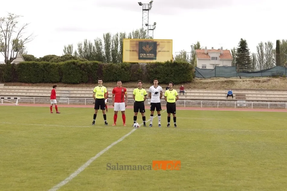 Foto 5 - Un gol entre Guare&ntilde;o y Nico L&oacute;pez en el a&ntilde;adido le da media salvaci&oacute;n al filial del Salamanca...