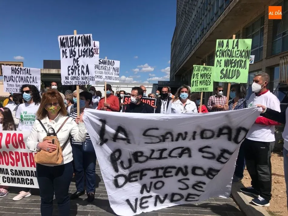 Foto 7 - La marea blanca vuelve a tomar las calles de Salamanca reclamando una mejor Sanidad P&uacute;blica