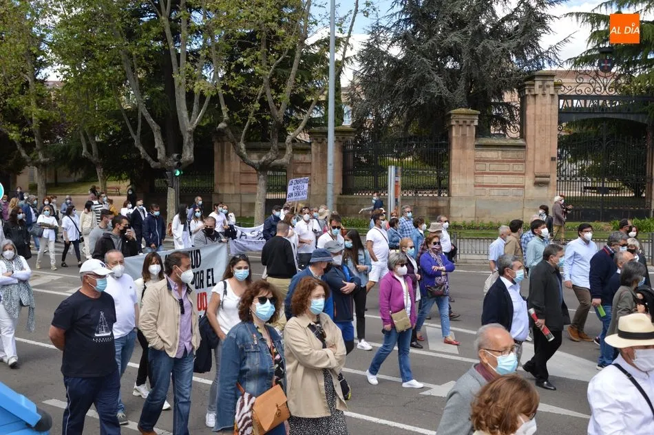 Foto 11 - La marea blanca vuelve a tomar las calles de Salamanca reclamando una mejor Sanidad P&uacute;blica