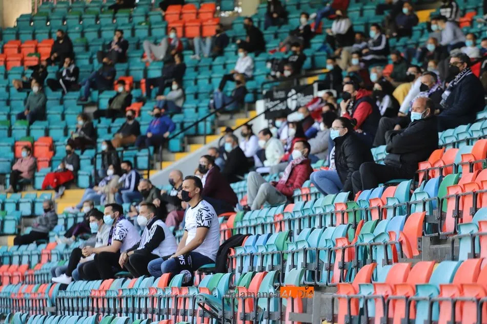 Foto 3 - Clamor en el Helm&aacute;ntico y la afici&oacute;n del Salamanca UDS dicta sentencia: &ldquo;Lolo, qu&eacute;date&rdquo;