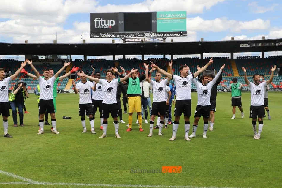 Foto 9 - Misi&oacute;n cumplida: el Salamanca UDS jugar&aacute; la temporada que viene en Segunda RFEF (4-1)