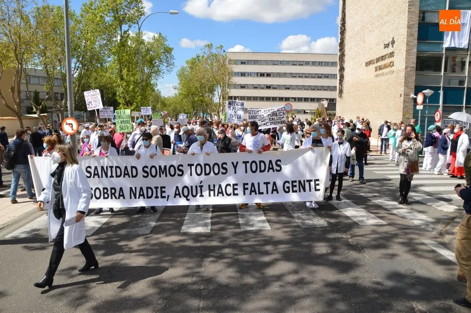 Foto 5 - Sonada ausencia de la Alcaldesa de B&eacute;jar en la Marea Blanca de Salamanca