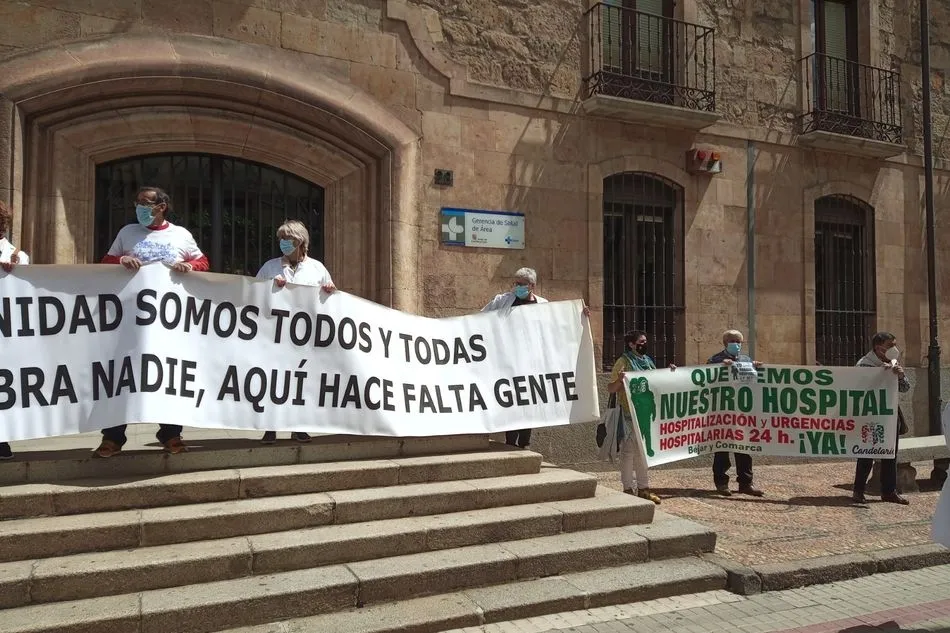 Foto 7 - Sonada ausencia de la Alcaldesa de B&eacute;jar en la Marea Blanca de Salamanca