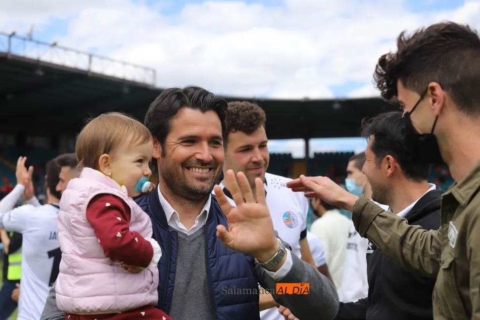 Foto 4 - Los detalles de la despedida del Salamanca UDS a la 2020/2021 a pie de campo