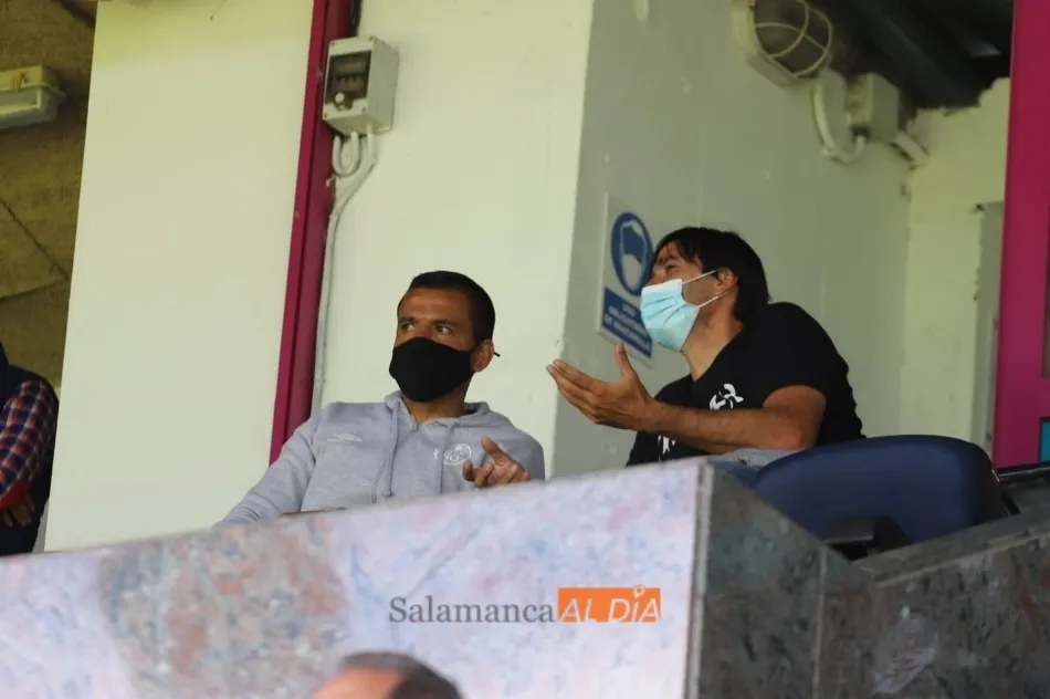 Foto 5 - Los detalles de la despedida del Salamanca UDS a la 2020/2021 a pie de campo