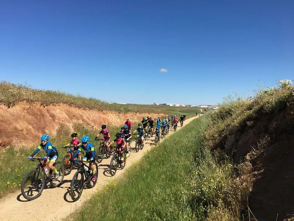 Cerca de un centenar de vecinos de Carbajosa han formado parte de la ruta en bici - Ayto. Carbajosa