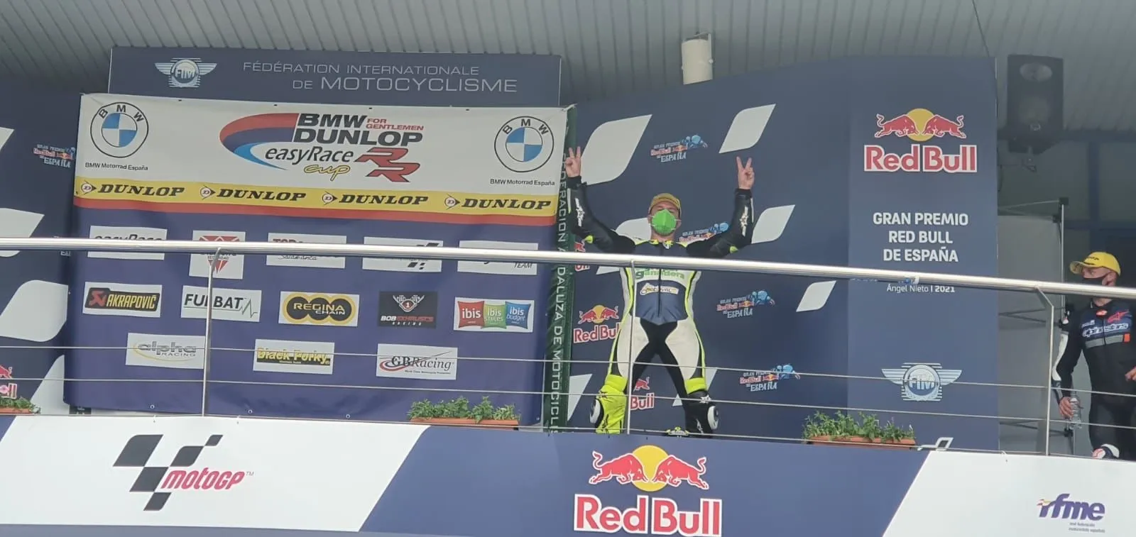 Merchán se subió al podio tras quedar tercero en la categoría rookie