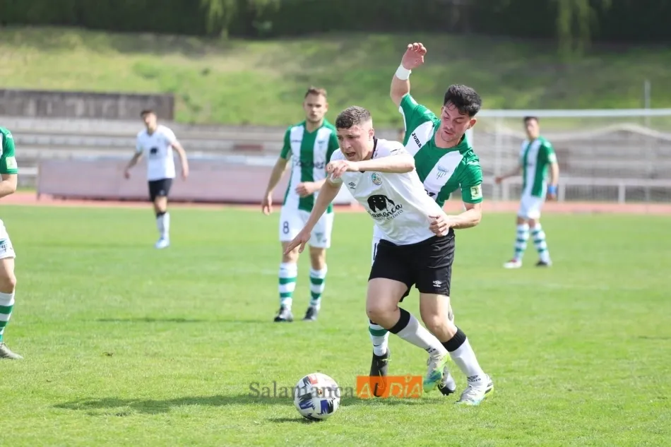 Nico López recibe un agarrón