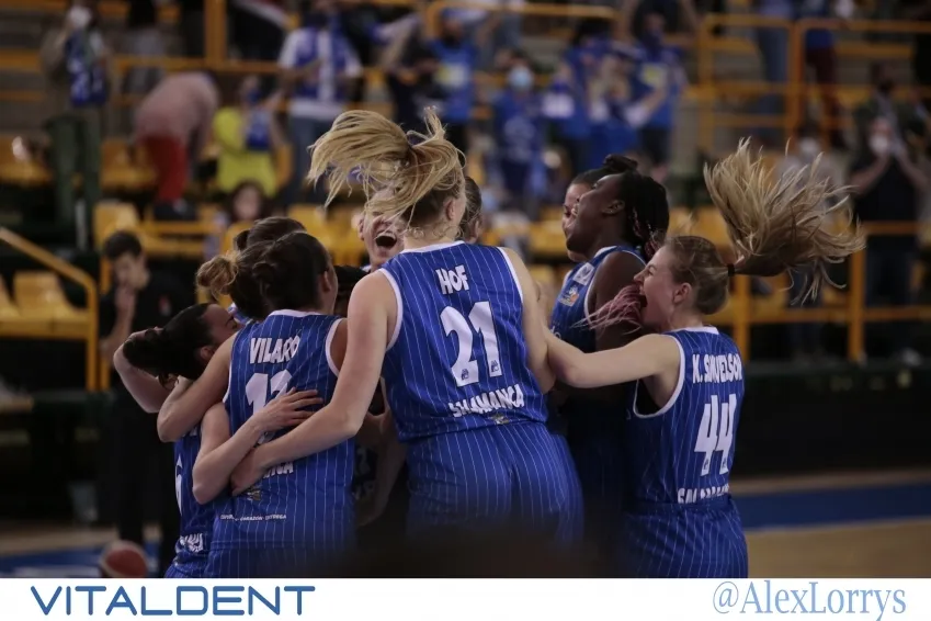 Piña del Avenida / CB Avenida