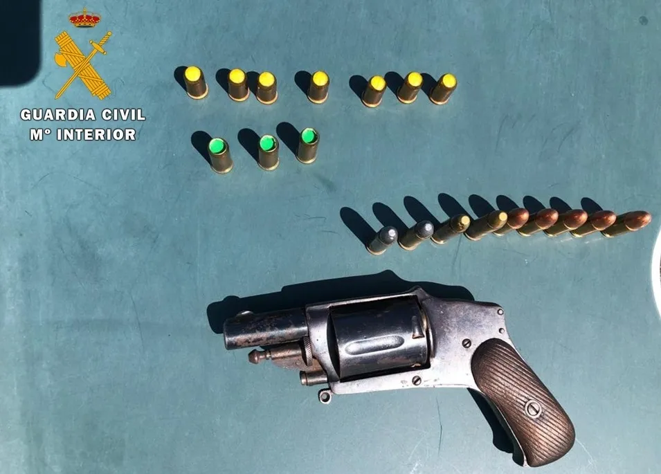 Detenido en Fuentes de Oñoro un ciudadano francés por tenencia ilícita de un revólver  