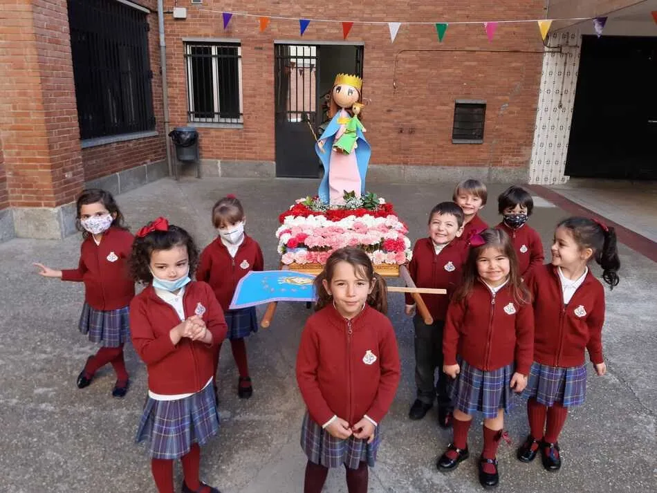 Foto 2 - Los alumnos del Colegio San Juan Bosco celebran la fiesta de Mar&iacute;a Auxiliadora&nbsp;