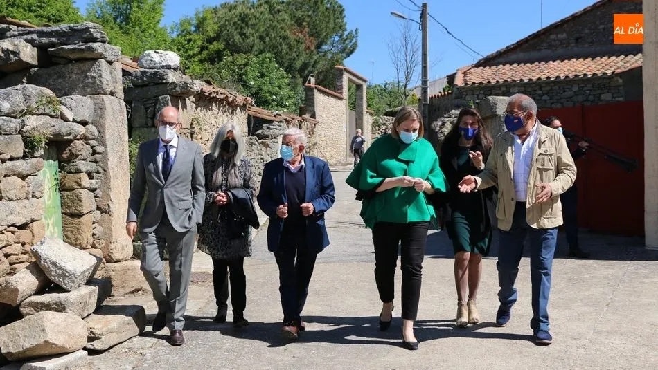 La consejera de Familia, Isabel Blanco, en su visita el 5 de mayo a la comarca de Vitigudino para anunciar la puesta en marcha de estos proyectos / CORRAL