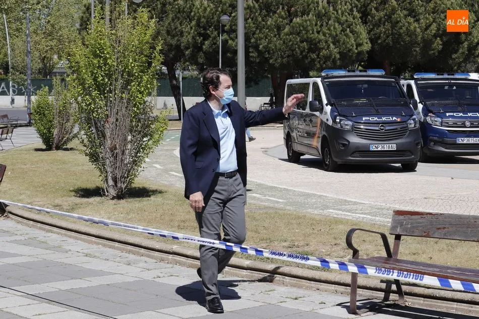 Foto 3 - Vacunan frente al coronavirus al presidente de Castilla y Le&oacute;n en el Multiusos S&aacute;nchez Para&iacute;so  