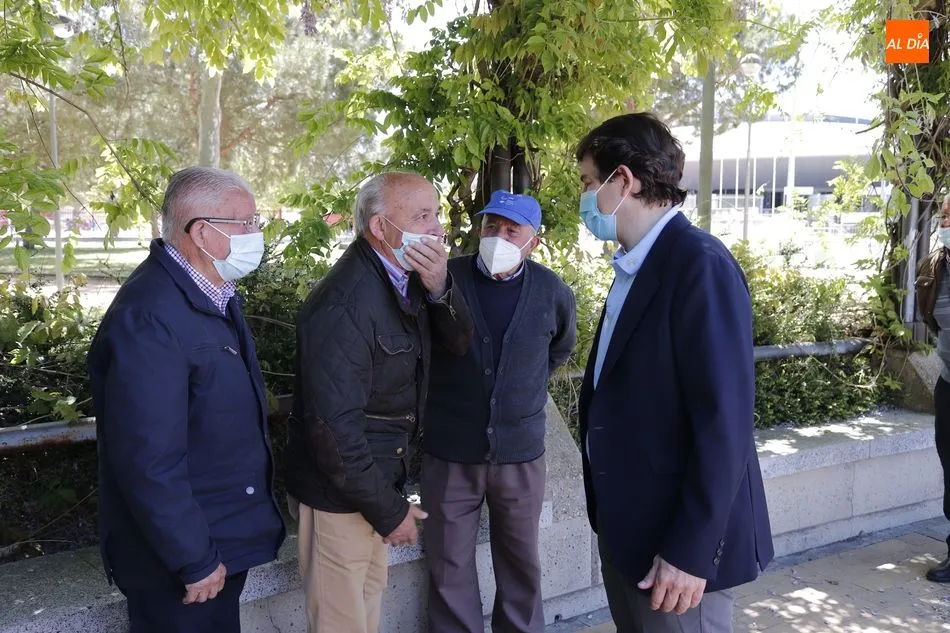 Foto 11 - Vacunan frente al coronavirus al presidente de Castilla y Le&oacute;n en el Multiusos S&aacute;nchez Para&iacute;so  