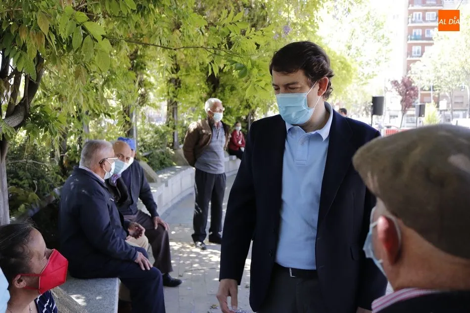 Foto 10 - Vacunan frente al coronavirus al presidente de Castilla y Le&oacute;n en el Multiusos S&aacute;nchez Para&iacute;so  
