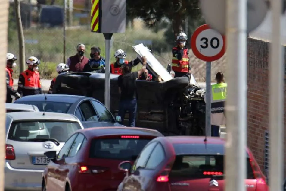 Foto 4 - Aparatoso accidente tras volcar con su veh&iacute;culo en la zona de la Aldehuela&nbsp;