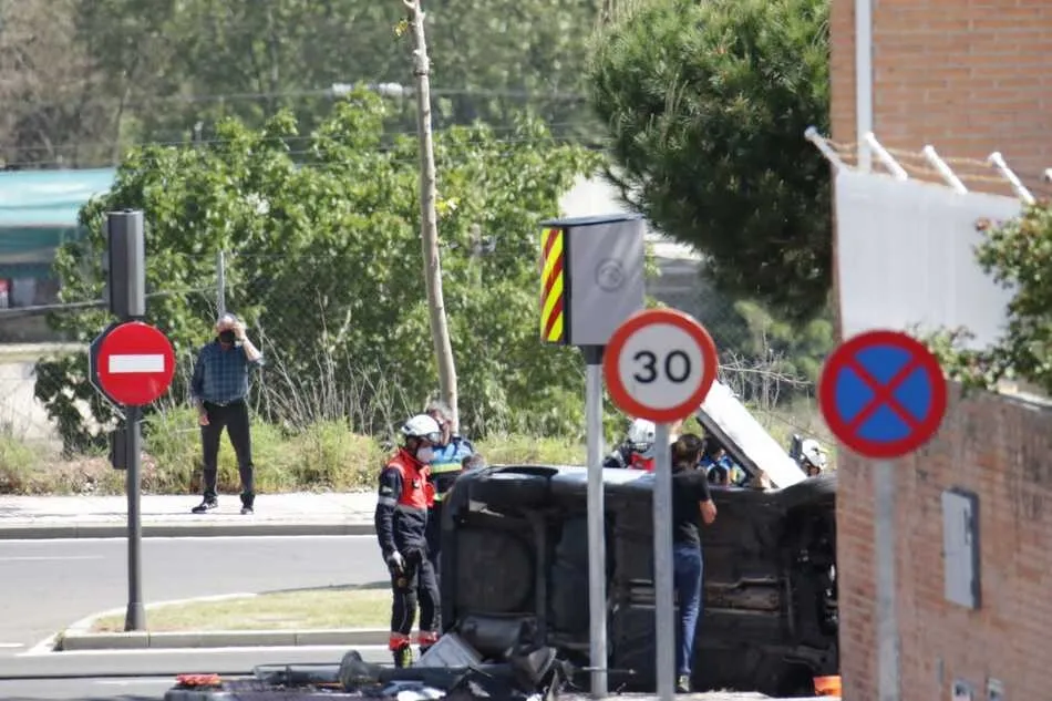 Foto 3 - Aparatoso accidente tras volcar con su veh&iacute;culo en la zona de la Aldehuela&nbsp;