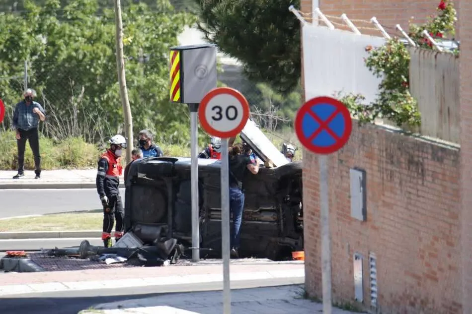 Foto 2 - Aparatoso accidente tras volcar con su veh&iacute;culo en la zona de la Aldehuela&nbsp;