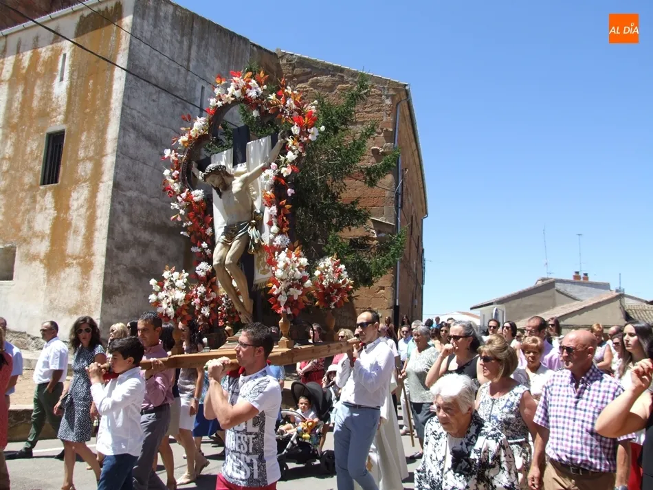 Procesión del Santísimo Cristo de la Esperanza de Villoruela, en otro año. | Jorge Holguera