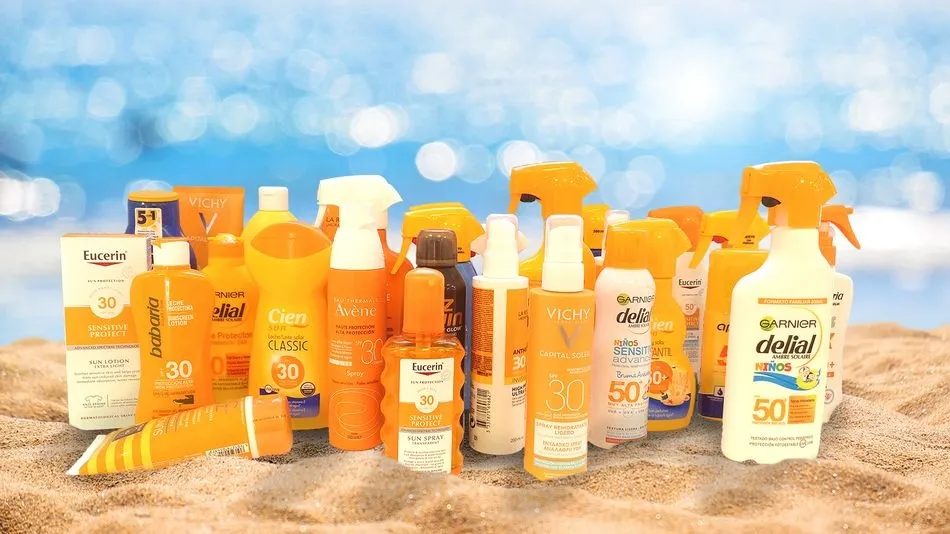 Cada año OCU realiza un análisis de las principales cremas solares del mercado español