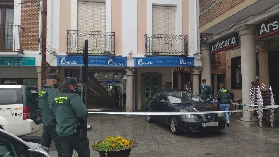 Foto de archivo de la investigación de un robo en una tienda de Peñaranda