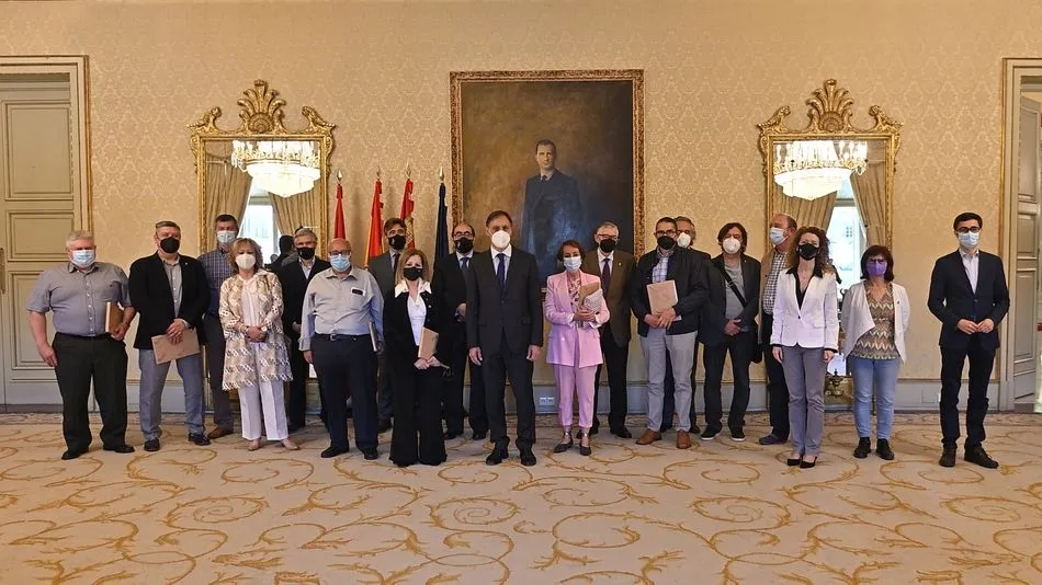 Foto 2 - El Ayuntamiento homenajea a 40 funcionarios jubilados en el &uacute;ltimo a&ntilde;o con motivo de la...