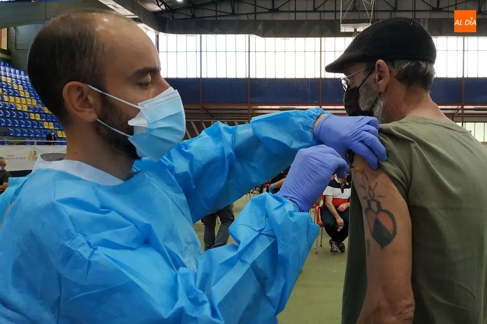 Foto 2 - Buen ritmo de vacunaci&oacute;n entre las personas de 56 a 59 a&ntilde;os de B&eacute;jar y comarca