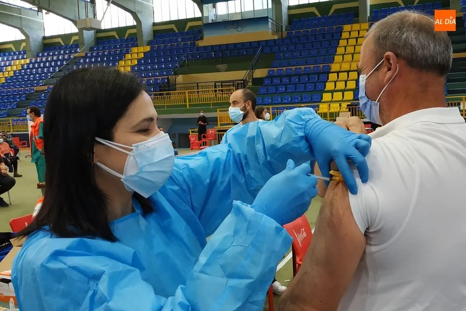 Foto 7 - Buen ritmo de vacunaci&oacute;n entre las personas de 56 a 59 a&ntilde;os de B&eacute;jar y comarca