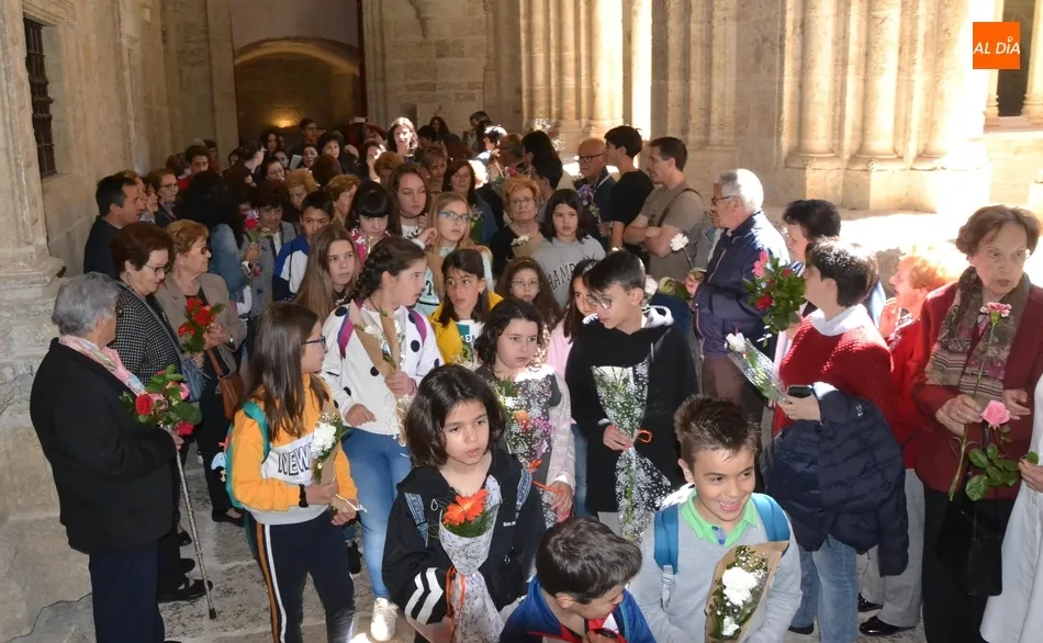 La Catedral vivirá el sábado la Ofrenda Floral de los niños a la Virgen  