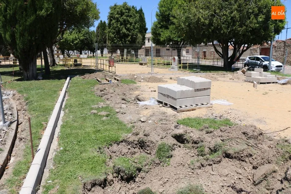 Foto 4 - El Ayuntamiento de Vitigudino comienza las obras de remodelaci&oacute;n del parque Santiago Mart&iacute;n &lsquo;El ...