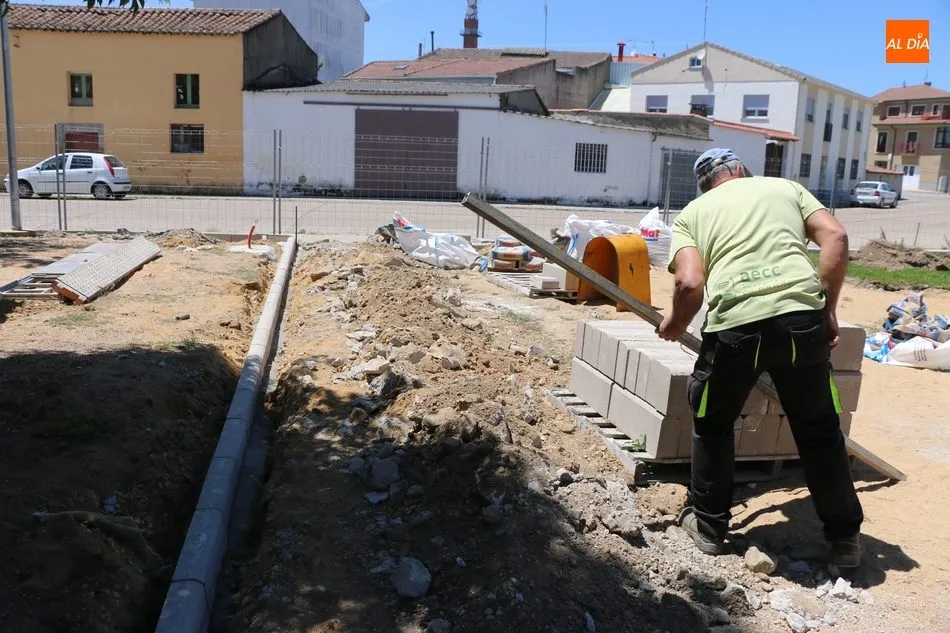 Foto 3 - El Ayuntamiento de Vitigudino comienza las obras de remodelaci&oacute;n del parque Santiago Mart&iacute;n &lsquo;El ...