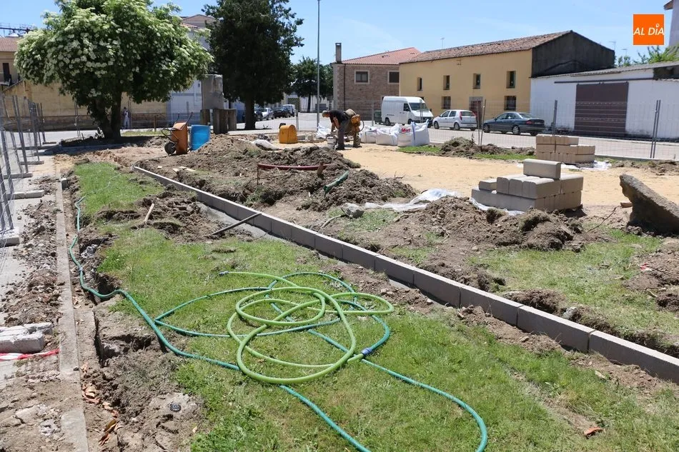 Foto 2 - El Ayuntamiento de Vitigudino comienza las obras de remodelaci&oacute;n del parque Santiago Mart&iacute;n &lsquo;El ...