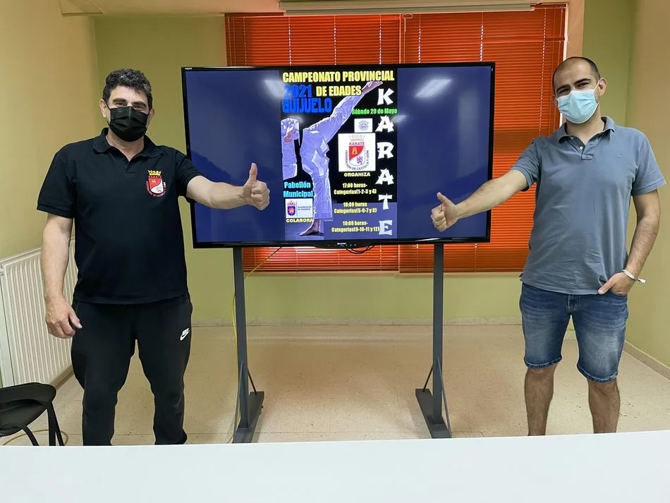 El delegado provincial de kárate, Maxi Hernández y el coordinador de Deportes de Guijuelo, Melchor Herráez | Ayto.de Guijuelo