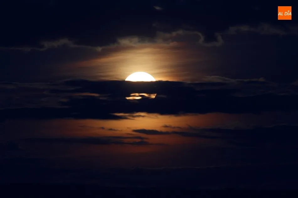 Foto 2 - As&iacute; se vio la superluna de flores en la comarca de Guijuelo