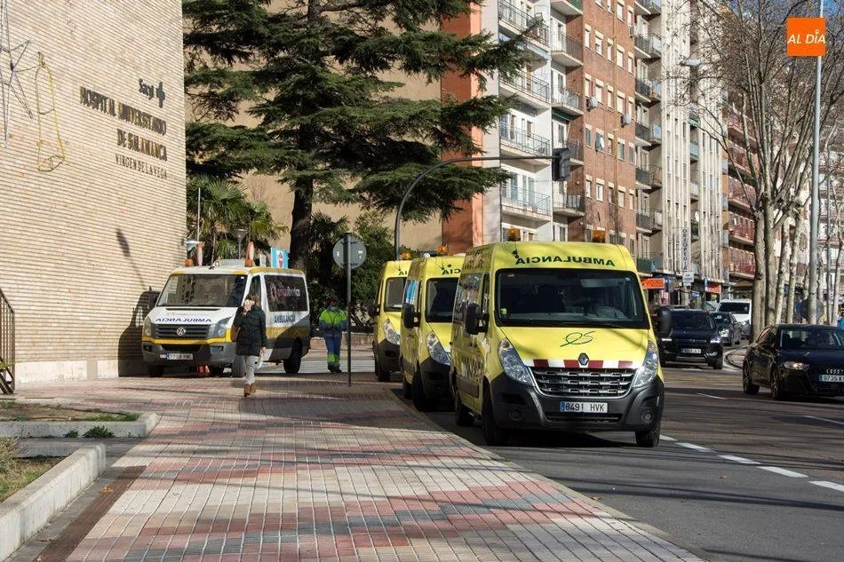 Ambulancias junto al Hospital Virgen de la Vega