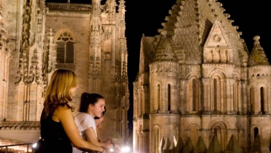 Visita nocturna a Ieronimus, una ascensión a las torres de la Catedral de Salamanca: la Torre Mocha y la Torre de Campanas. Foto de Manuel Lamas