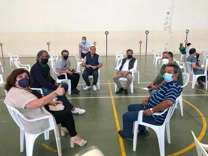 Foto 2 - Cerca de 900 personas de entre 56 y 59 a&ntilde;os reciben su dosis en la vuelta de las vacunaciones a...