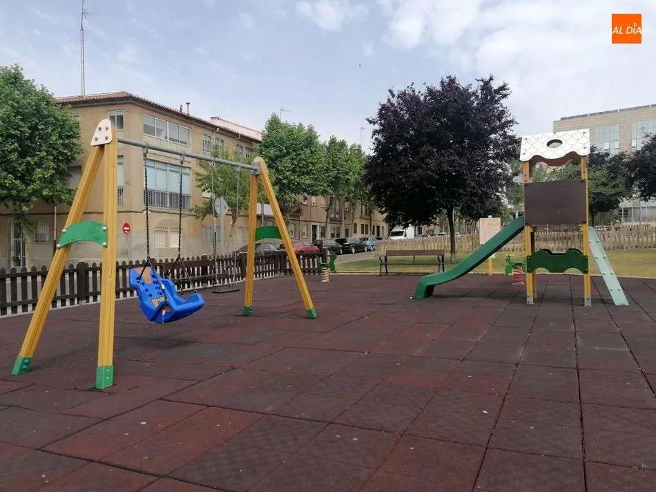 Foto 3 - El Ayuntamiento mejorar&aacute; la zona de juegos infantiles de la calle Nueva de San Bernardo